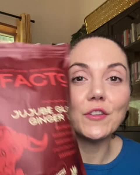 creator holding the jujube tea pouch